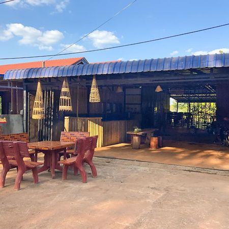 Backpacker Hostel And Jungle Trekking Banlung Exteriör bild