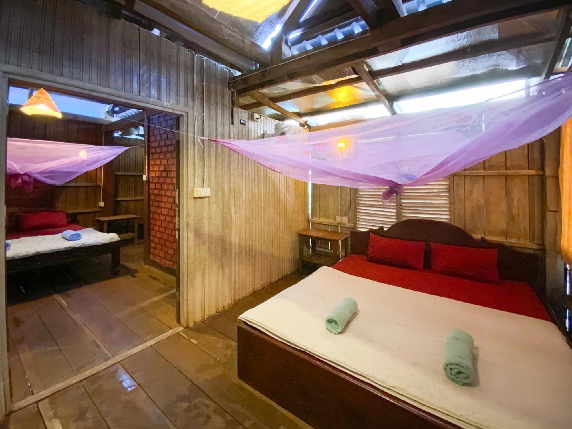 Backpacker Hostel And Jungle Trekking Banlung Exteriör bild