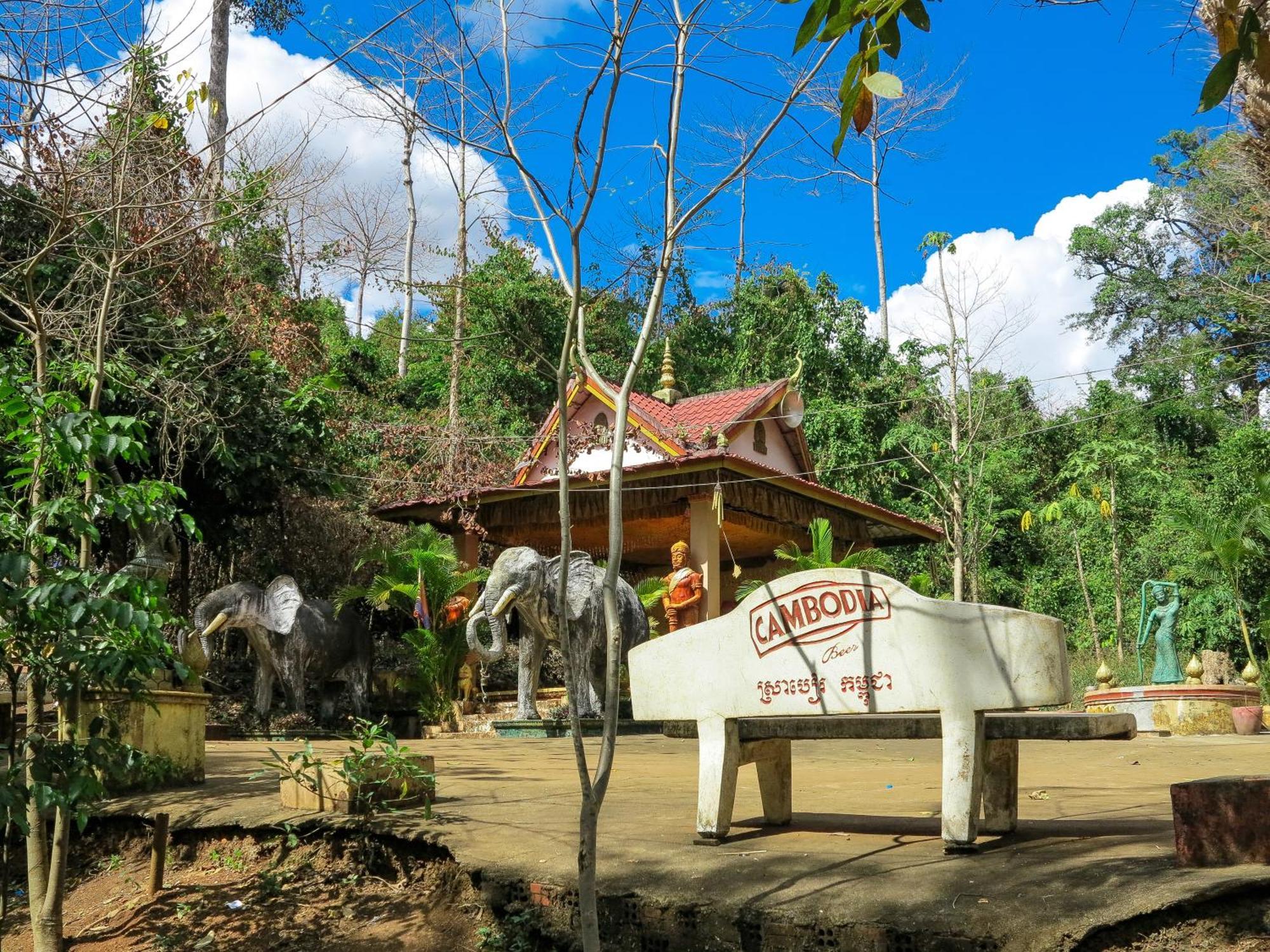 Backpacker Hostel And Jungle Trekking Banlung Exteriör bild
