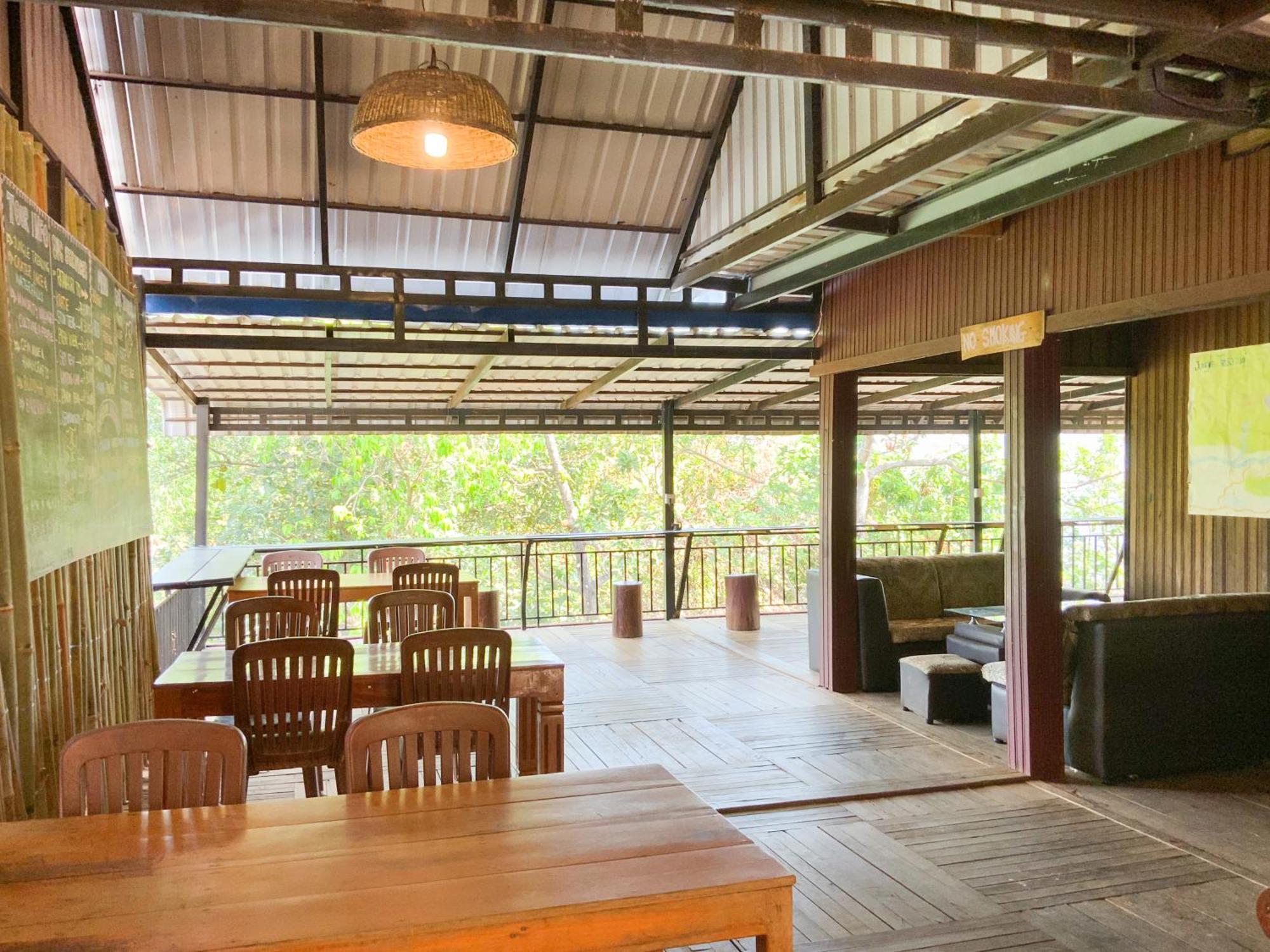 Backpacker Hostel And Jungle Trekking Banlung Exteriör bild
