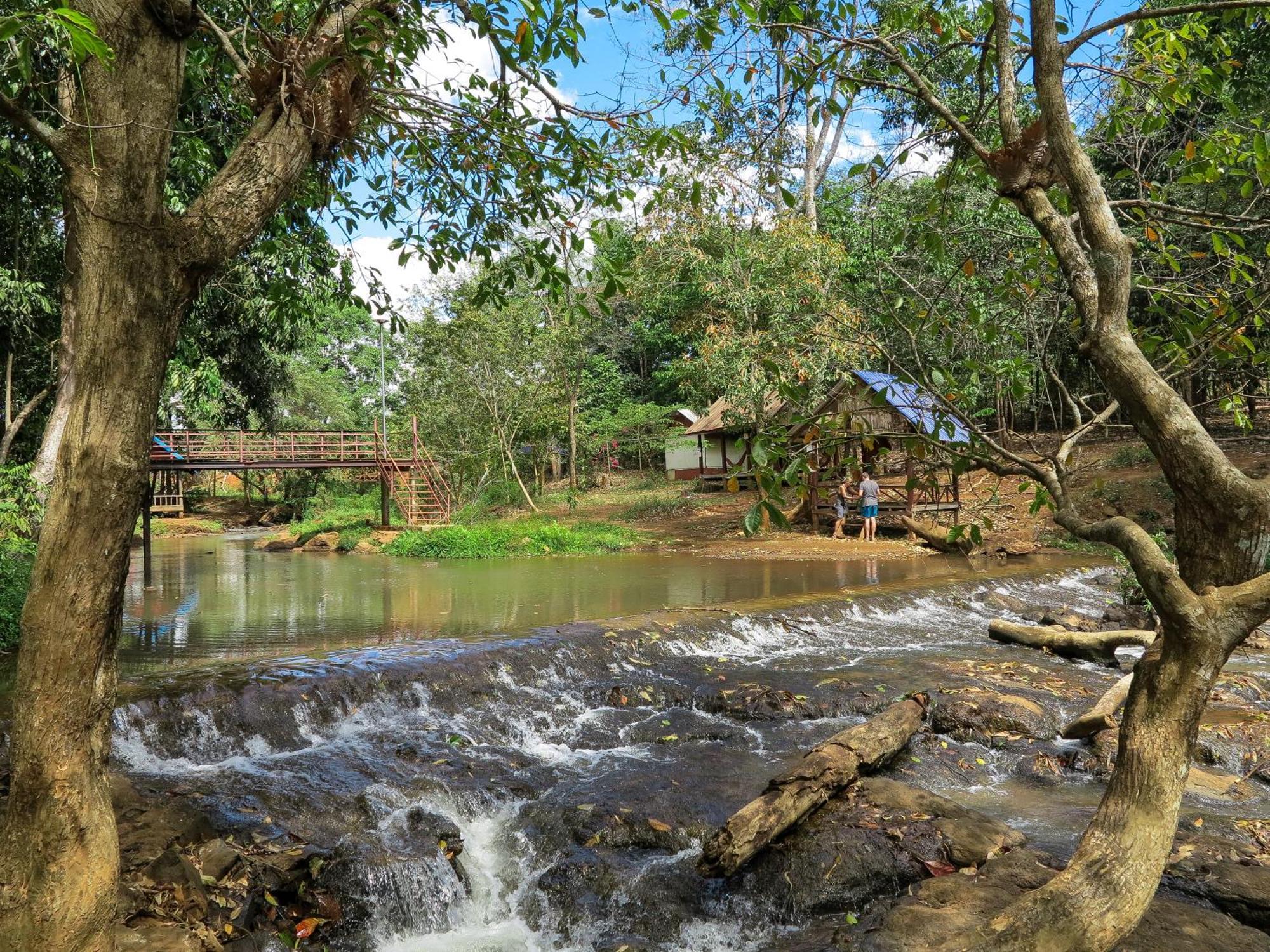 Backpacker Hostel And Jungle Trekking Banlung Exteriör bild